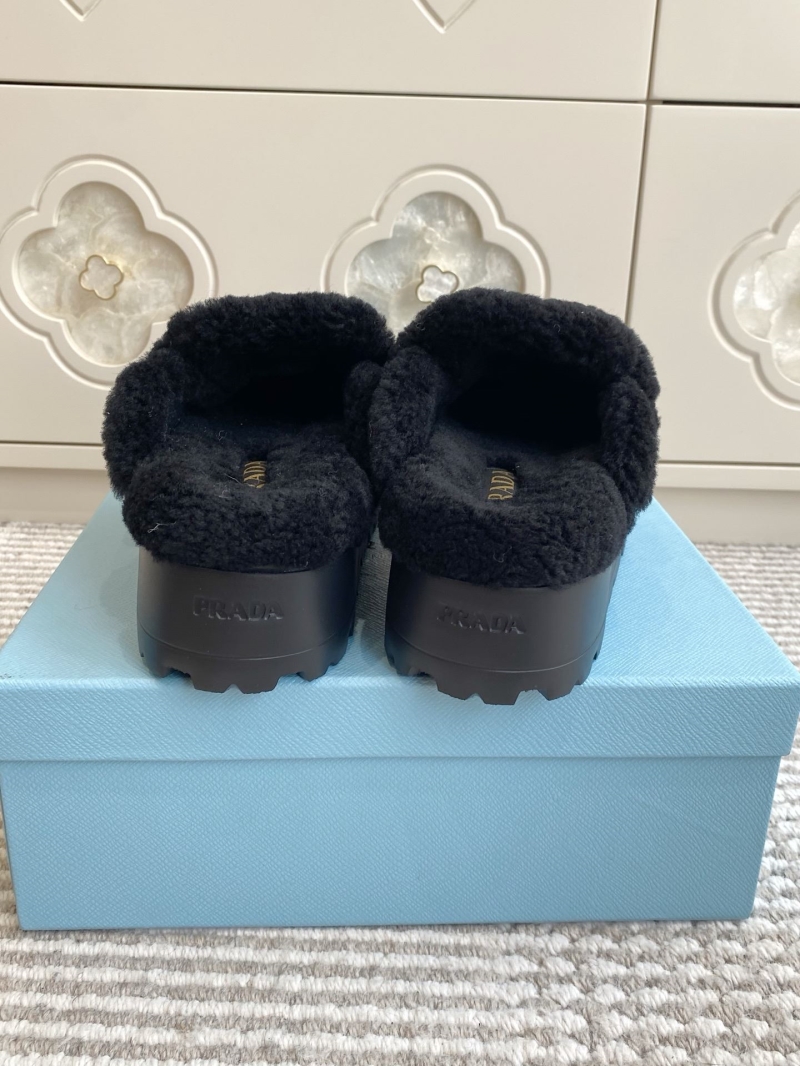 Pra*a slippers